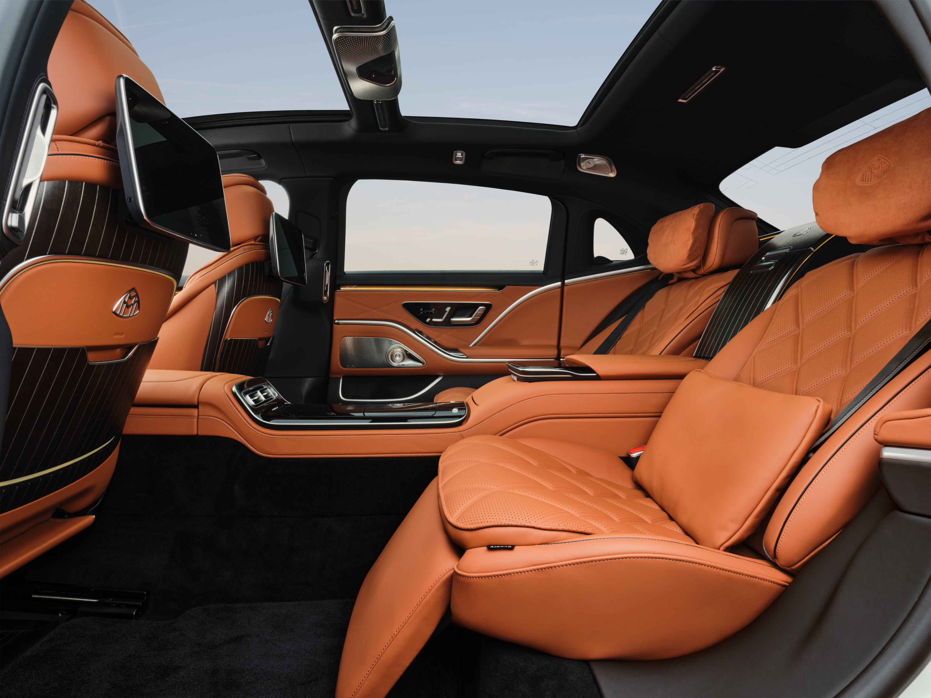 2025Mar Wheely Luxe Interior Image Desktop